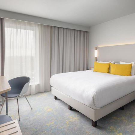 Courtyard By Marriott Paris Charles De Gaulle Central Airport Руасси-эн-Франс Экстерьер фото