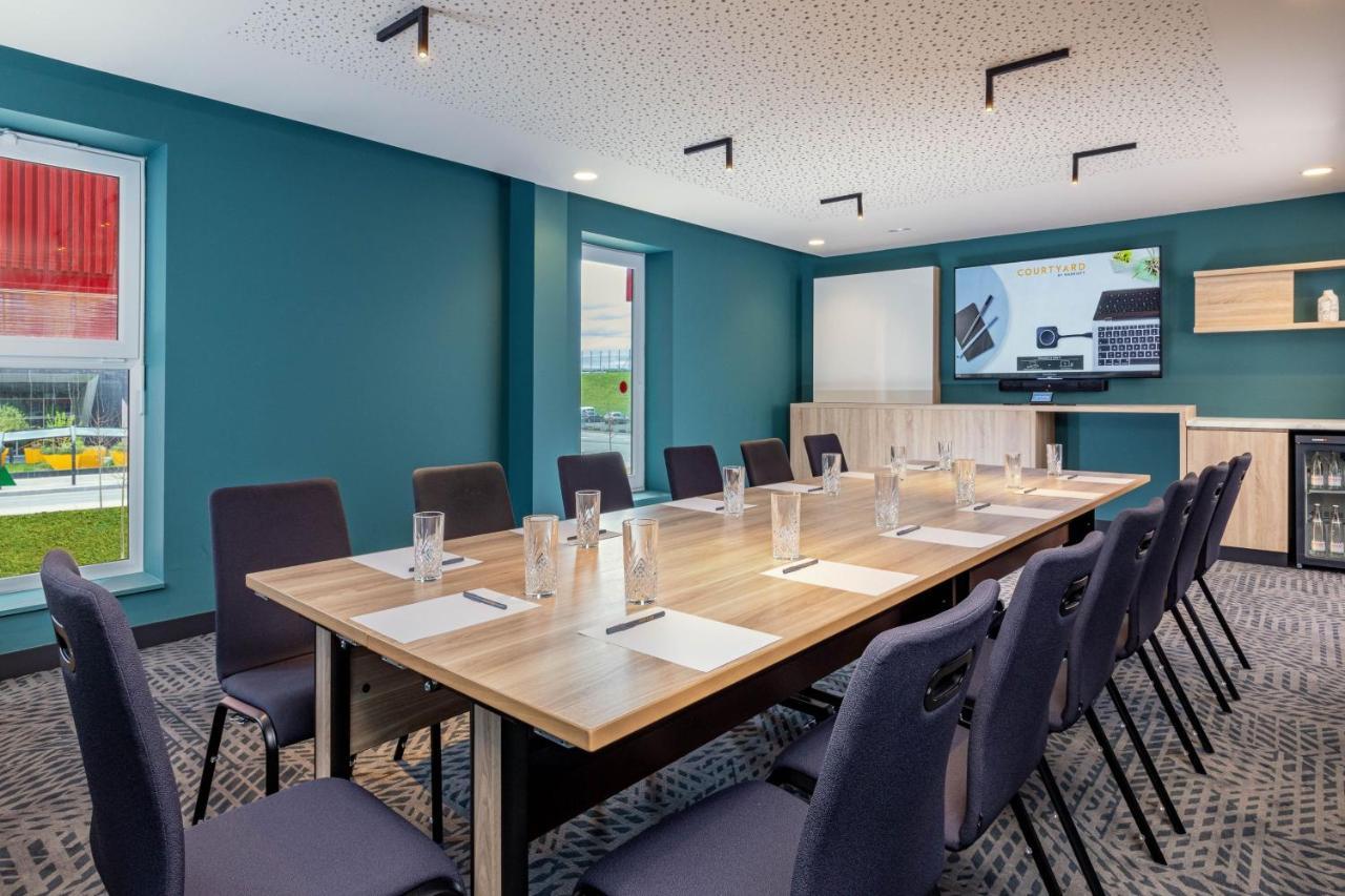 Courtyard By Marriott Paris Charles De Gaulle Central Airport Руасси-эн-Франс Экстерьер фото