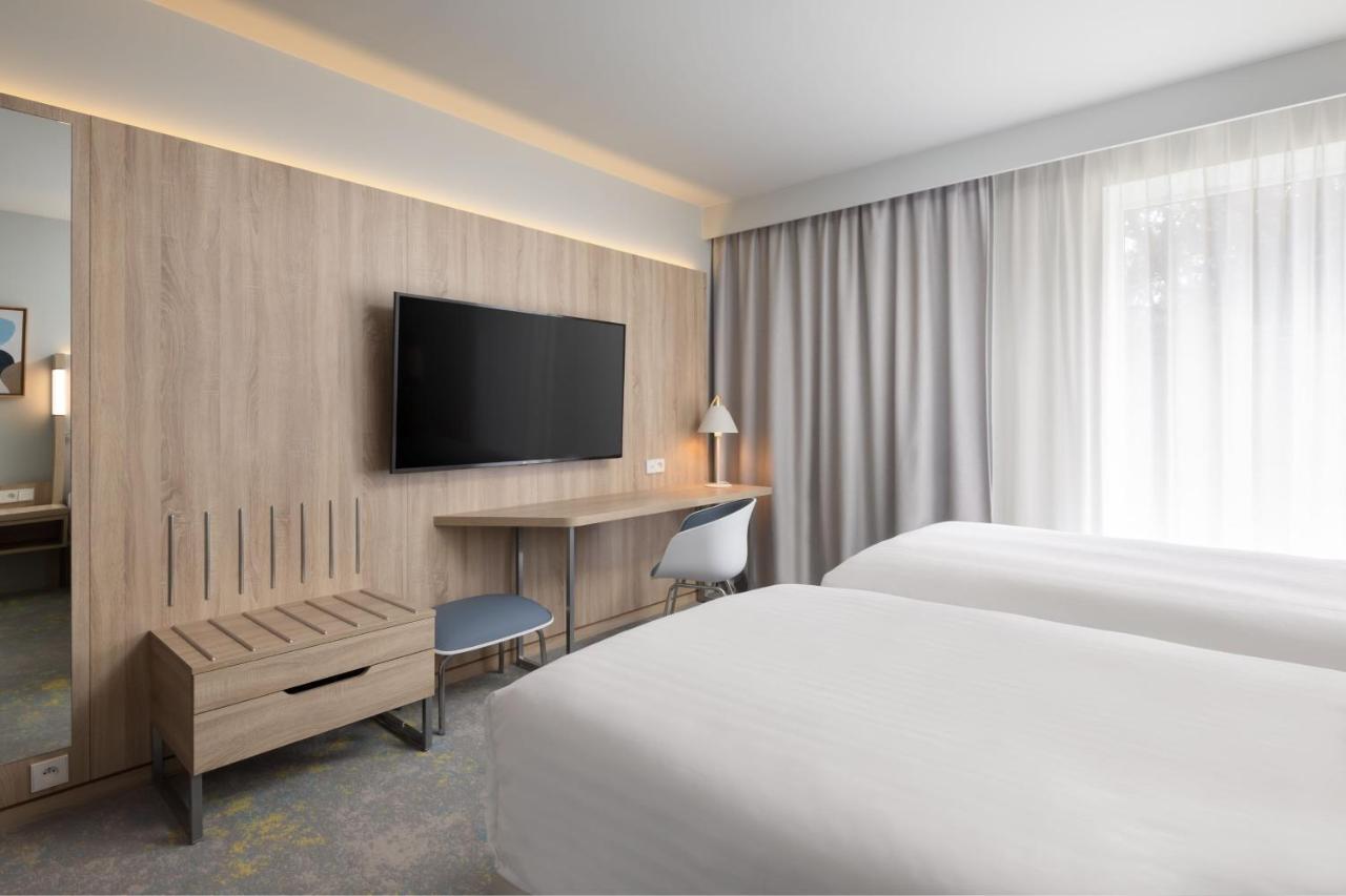 Courtyard By Marriott Paris Charles De Gaulle Central Airport Руасси-эн-Франс Экстерьер фото