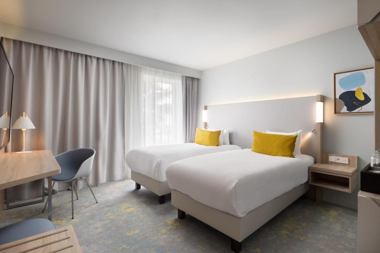 Courtyard By Marriott Paris Charles De Gaulle Central Airport Руасси-эн-Франс Экстерьер фото