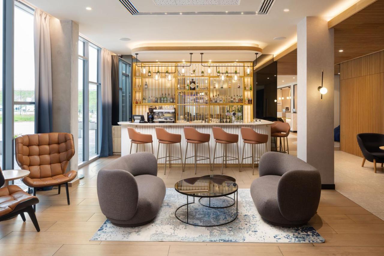 Courtyard By Marriott Paris Charles De Gaulle Central Airport Руасси-эн-Франс Экстерьер фото