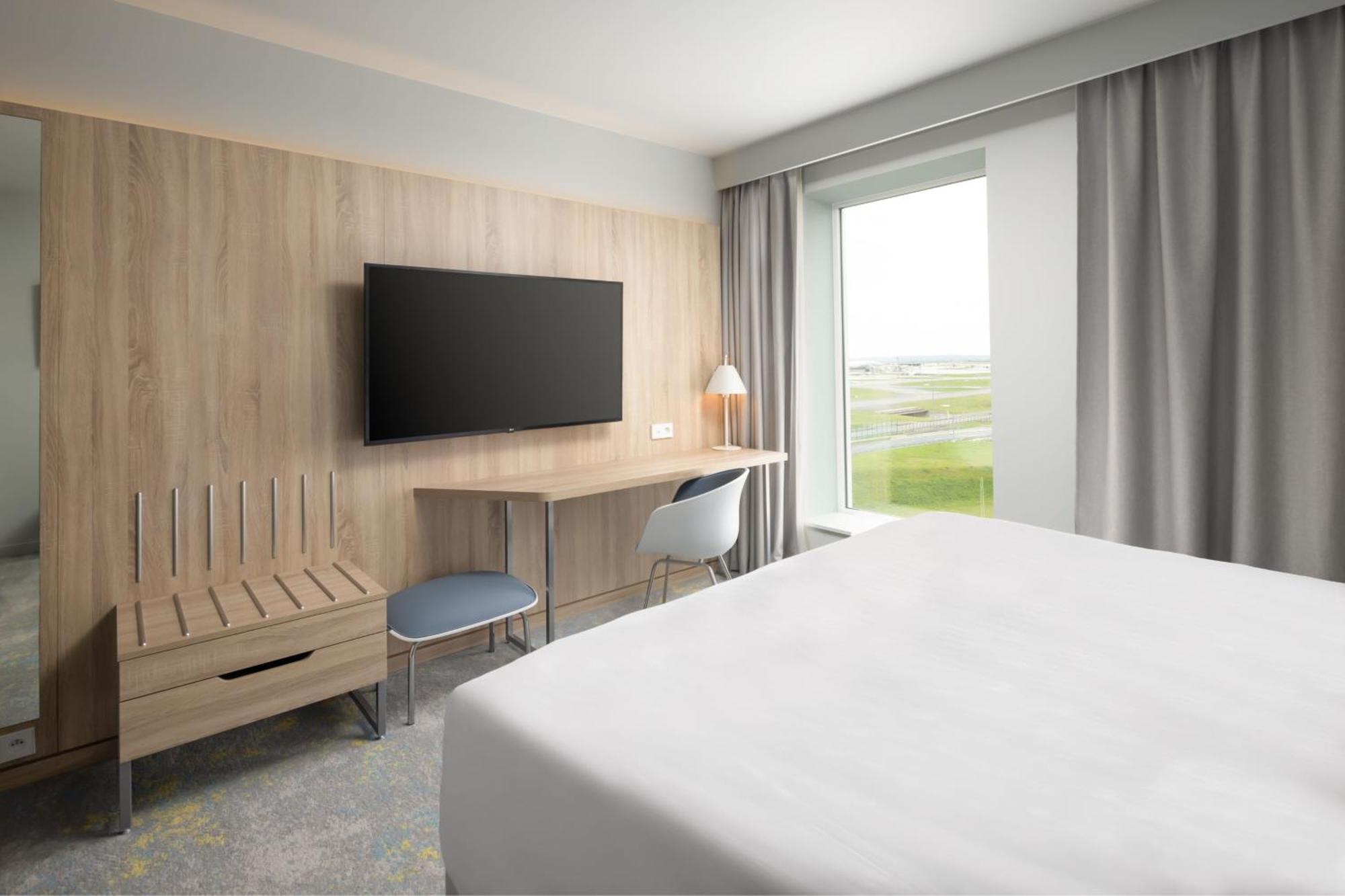 Courtyard By Marriott Paris Charles De Gaulle Central Airport Руасси-эн-Франс Экстерьер фото